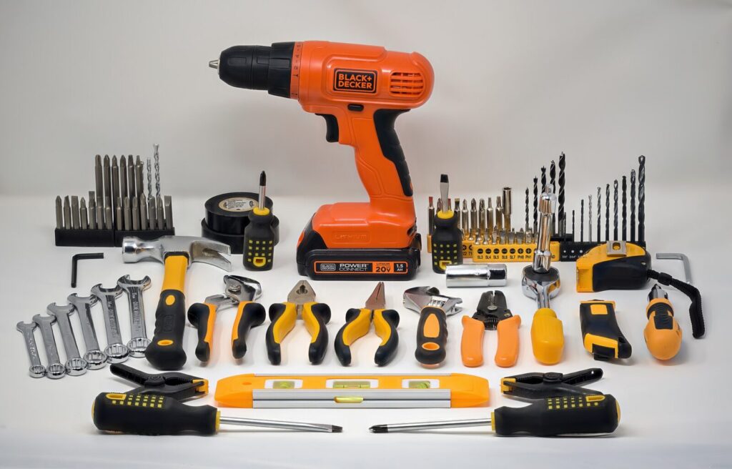 Set completo de herramientas manuales y eléctricas para el hogar