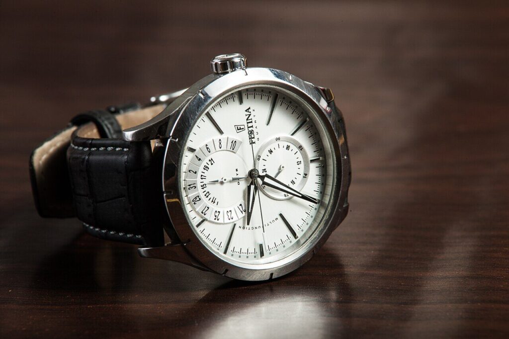 Reloj pulsera analógico con malla de cuero