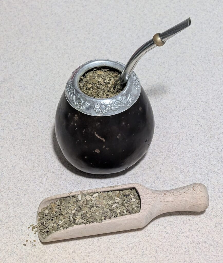 Mate de calabaza con bombilla y yerba